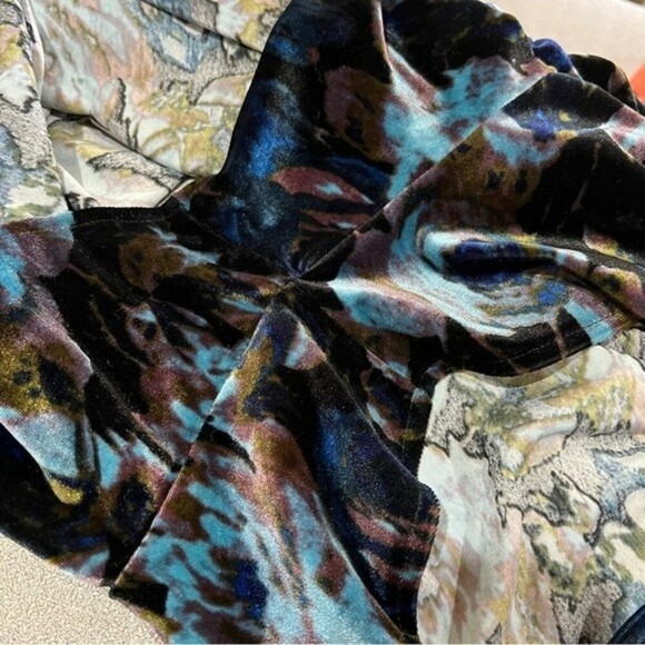 Urban Outfitter Patsy Smocked Velvet Floral Romper Size XS - Picture 9 of 13